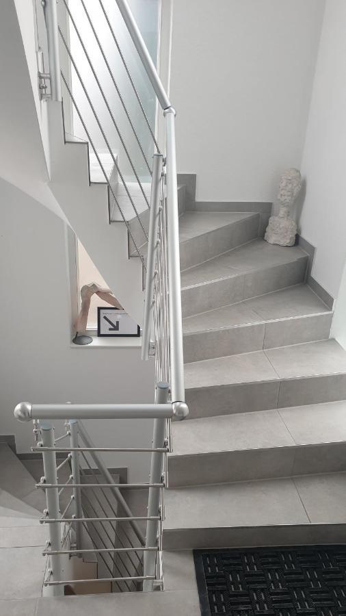 Apartments & Moeblierte Zimmer In Kahl Am Main, Kontaktloser Self Check-In, W-Lan, Schreibtisch, Duschbad, Kuechenzeile, Pkw-Plaetze Buitenkant foto