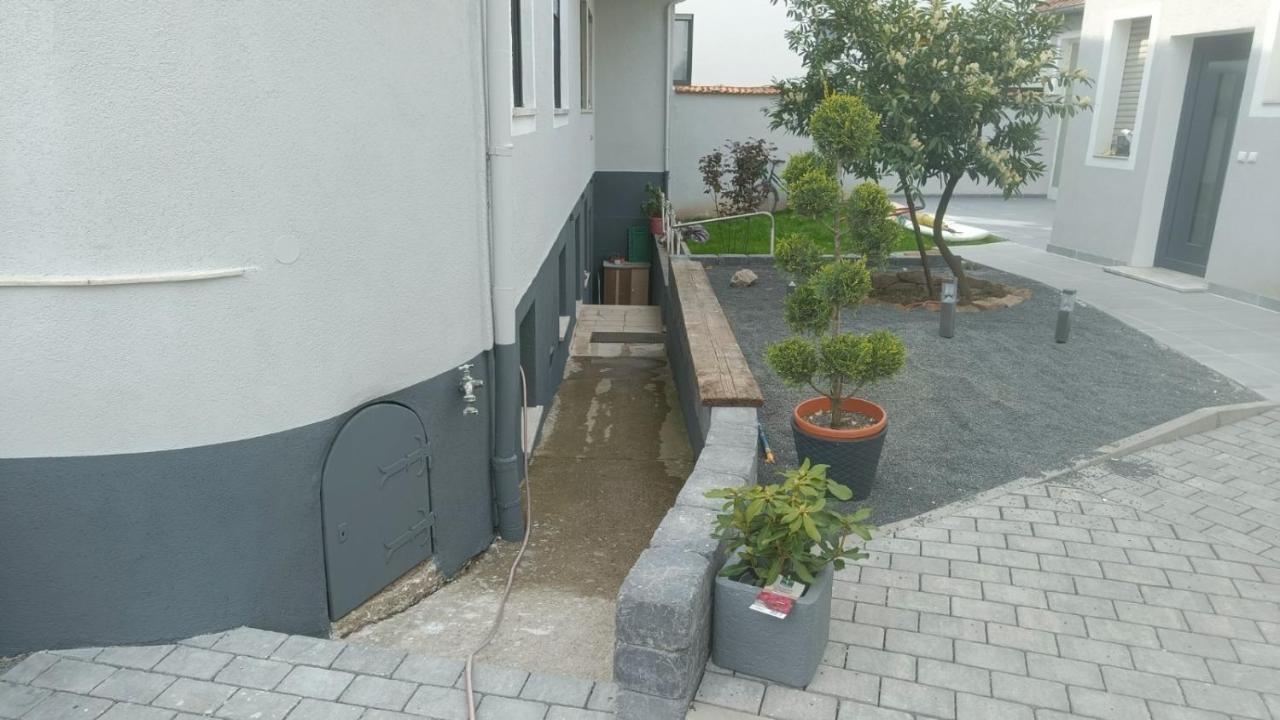 Apartments & Moeblierte Zimmer In Kahl Am Main, Kontaktloser Self Check-In, W-Lan, Schreibtisch, Duschbad, Kuechenzeile, Pkw-Plaetze Buitenkant foto