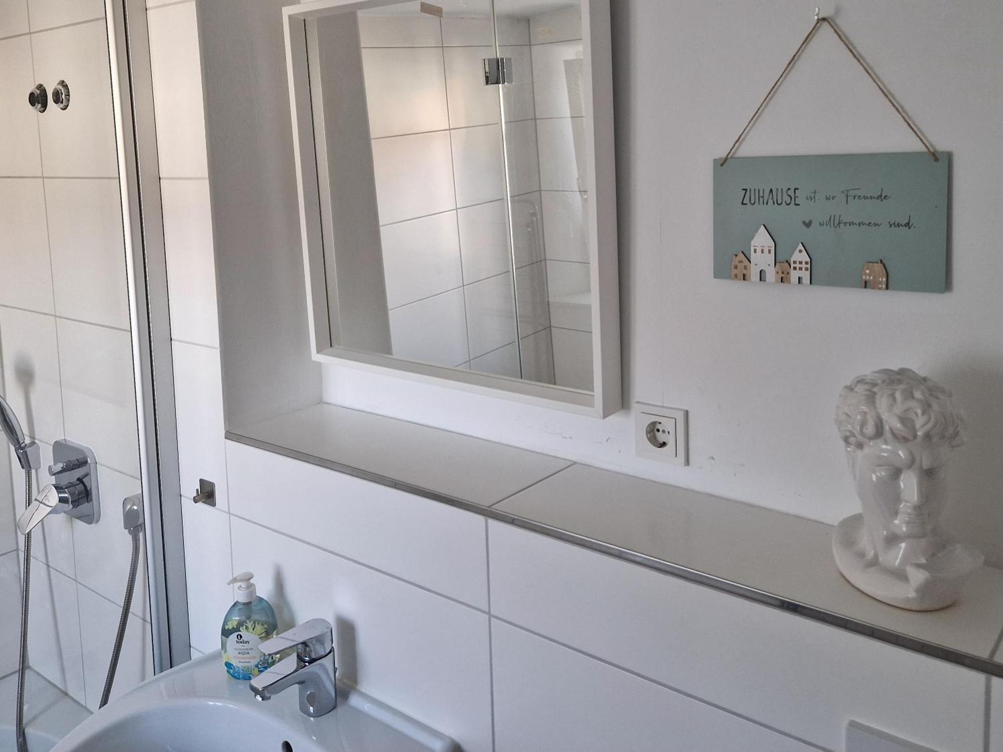 Apartments & Moeblierte Zimmer In Kahl Am Main, Kontaktloser Self Check-In, W-Lan, Schreibtisch, Duschbad, Kuechenzeile, Pkw-Plaetze Kamer foto